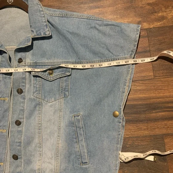 Oversized light wash denim vest - Picture 2 of 4